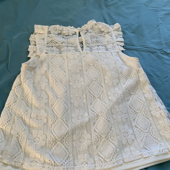 Women’s lace top in size small - Picture 2 of 9